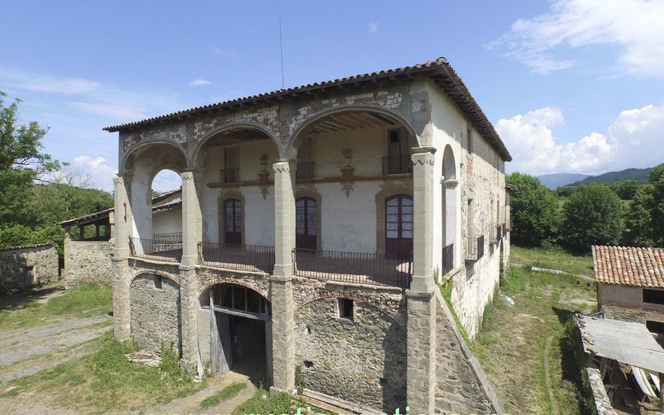 Finca rústica amb gran masia a Ripoll (Girona)