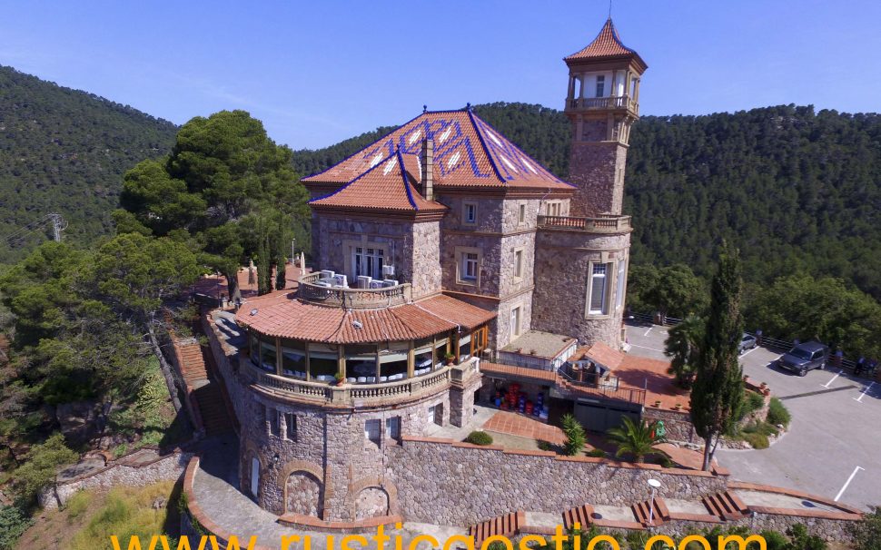Finca rústica amb gran torre a Viladecavalls (Vallès Occidental)