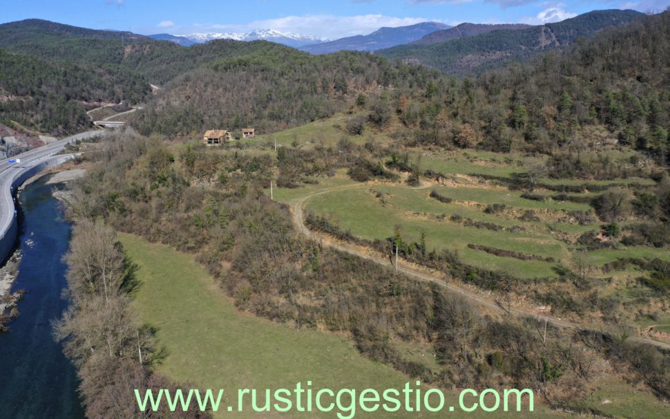 Finca rústica de 134 Has. amb masia a Ripoll (Ripollès)