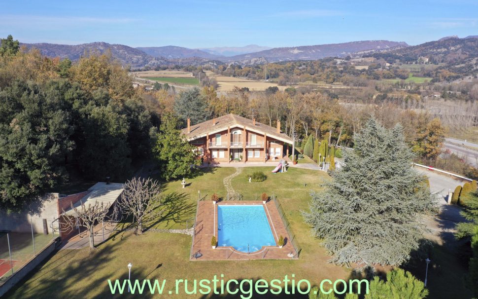 Finca rústica amb 3 habitatges a Orís (Osona)