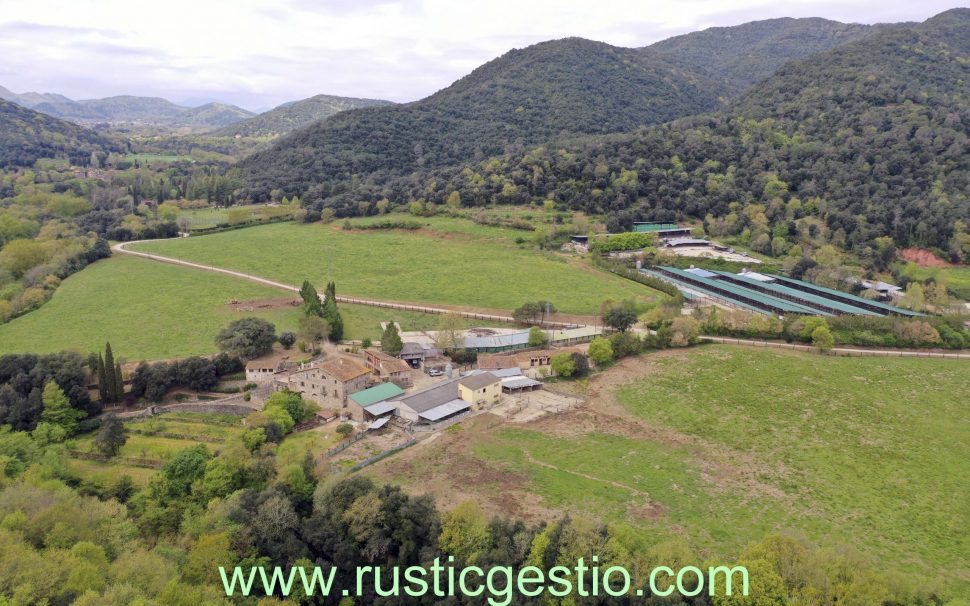 Finca rústica con masía y granja en Santa Pau (Garrotxa)