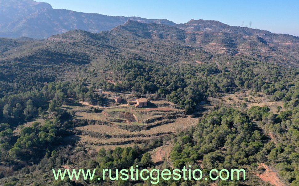 Finca rústica con masía en Sant Llorenç Savall (Vallès Occidental)