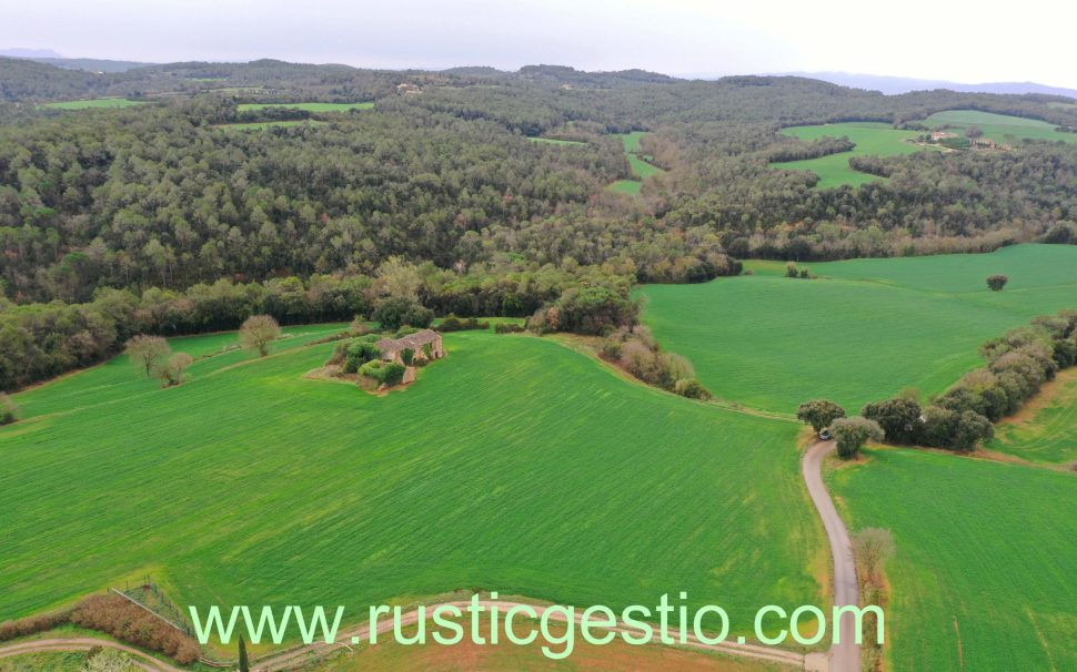 Finca rústica con masía en Vilademuls y Esponellà (Pla de l’Estany)