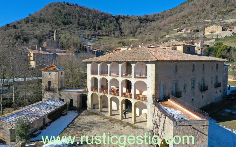 Finca rústica amb casa pairal a Vidrà (Osona)