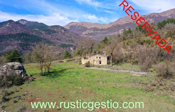 Finca rústica con masía en runas en Ogassa (Ripollès/Girona)