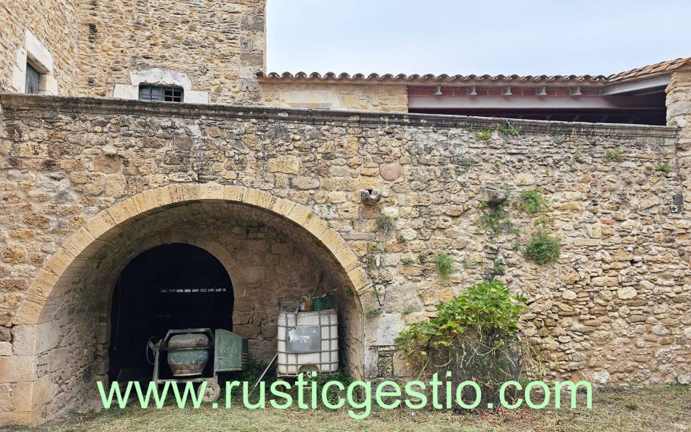 Finca rústica con masía en Banyoles (Pla de l’Estany)