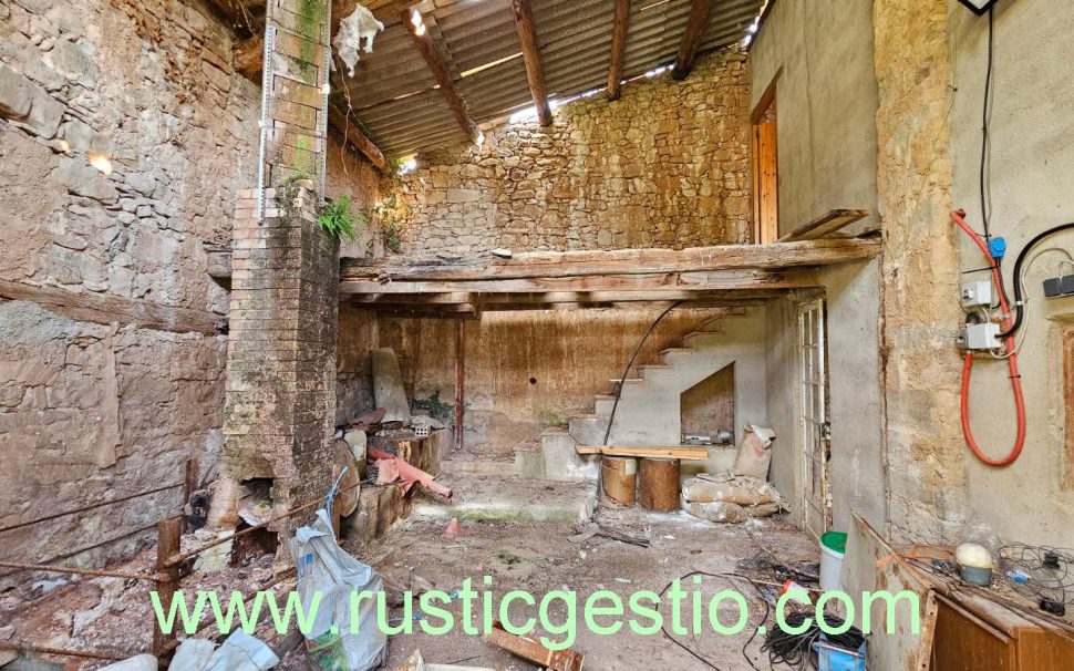Finca rústica amb masia a Sant Jaume de Frontanyà (Berguedà)