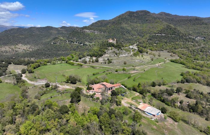 Finca rústica amb gran masia a Ripoll (Girona)