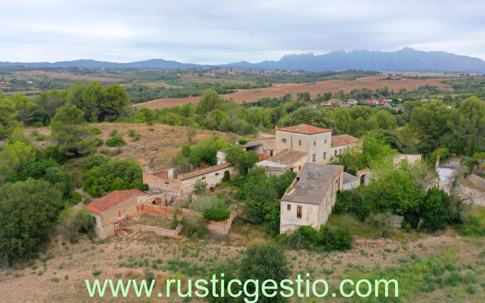 Finca rústica amb masia a Piera (Anoia)