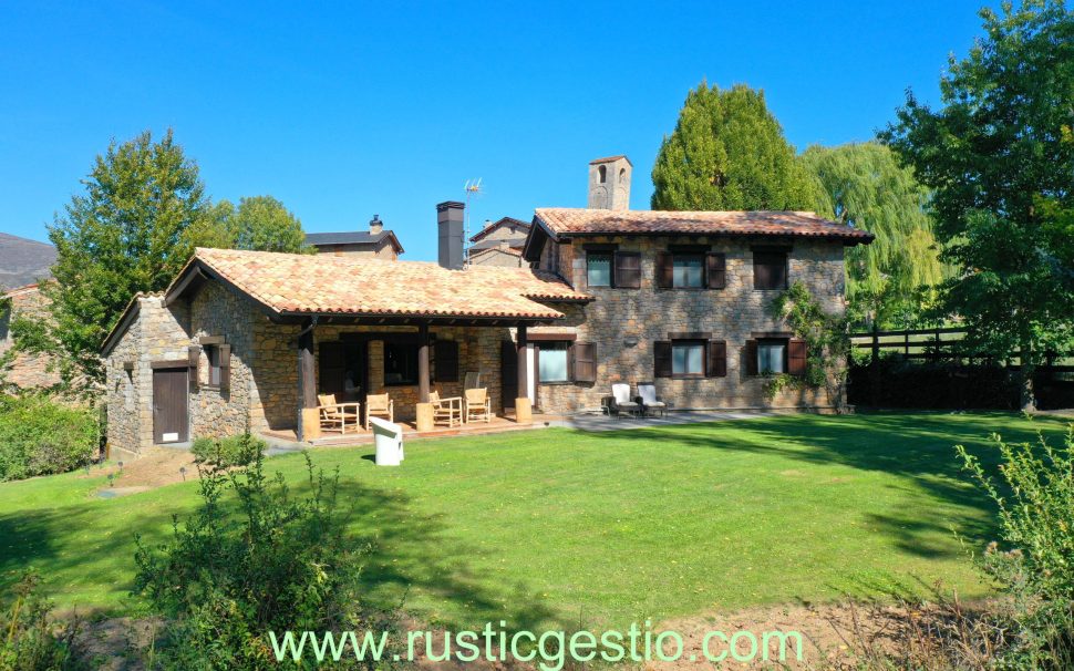 Finca urbana con casa de campo en Bellver de Cerdanya (La Cerdanya)