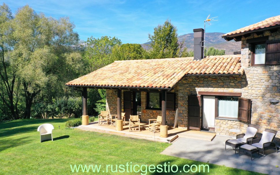 Finca urbana con casa de campo en Bellver de Cerdanya (La Cerdanya)