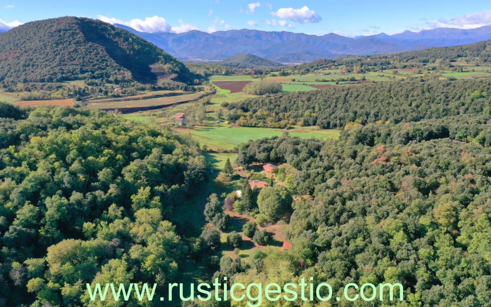 Finca rústica amb masia a Olot (Garrotxa)