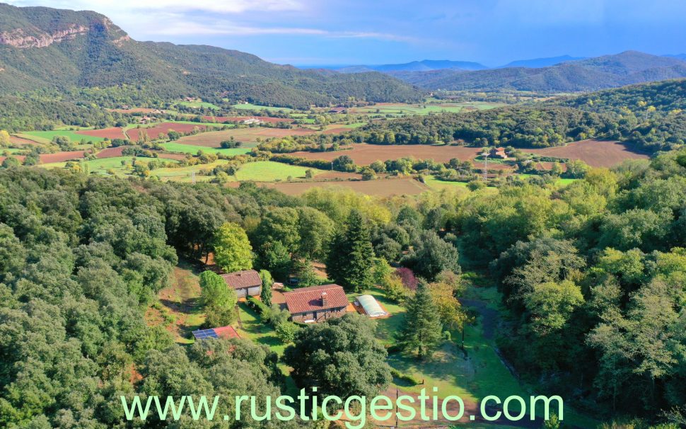 Finca rústica amb masia a Olot (Garrotxa)