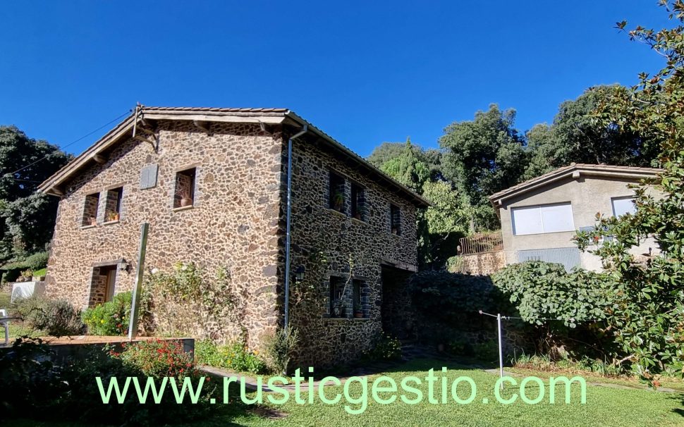 Finca rústica con masía en Olot (Garrotxa)