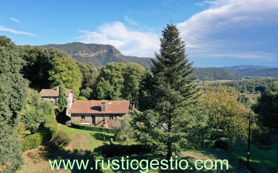 Finca rústica amb masia a Olot (Garrotxa)