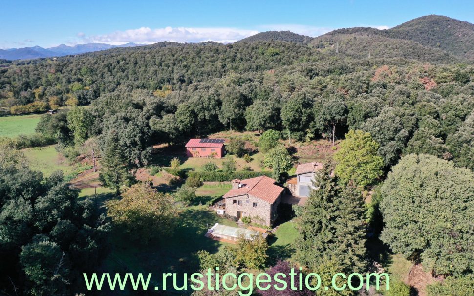 Finca rústica amb masia a Olot (Garrotxa)