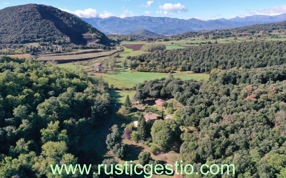 Finca rústica amb masia a Olot (Garrotxa)