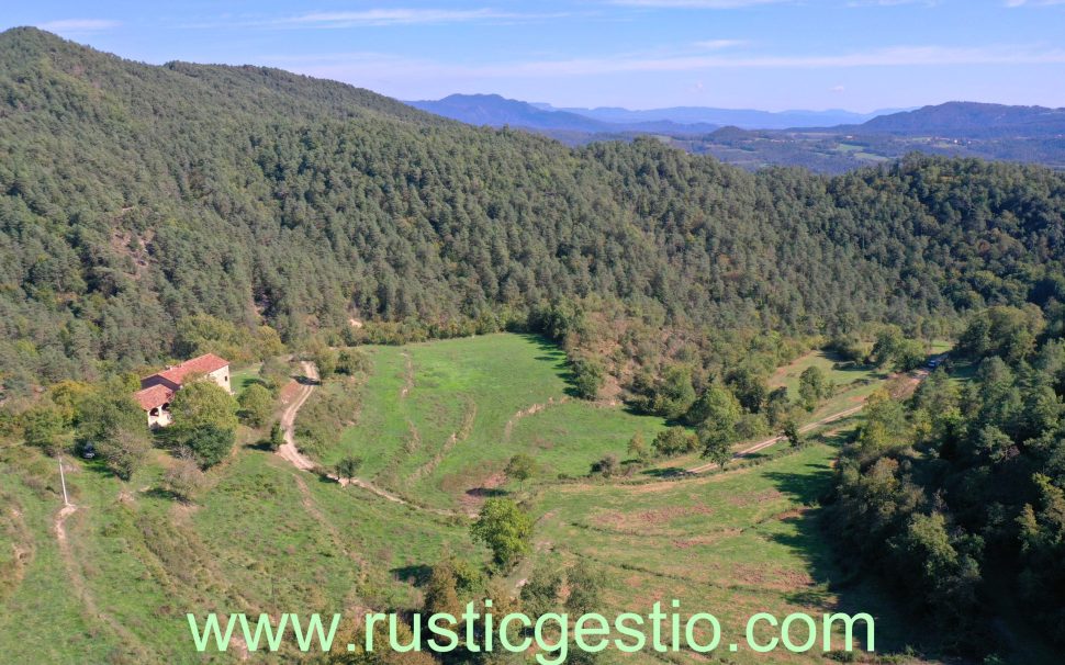 Finca rústica con masía en Alpens (Ripollès/Girona)