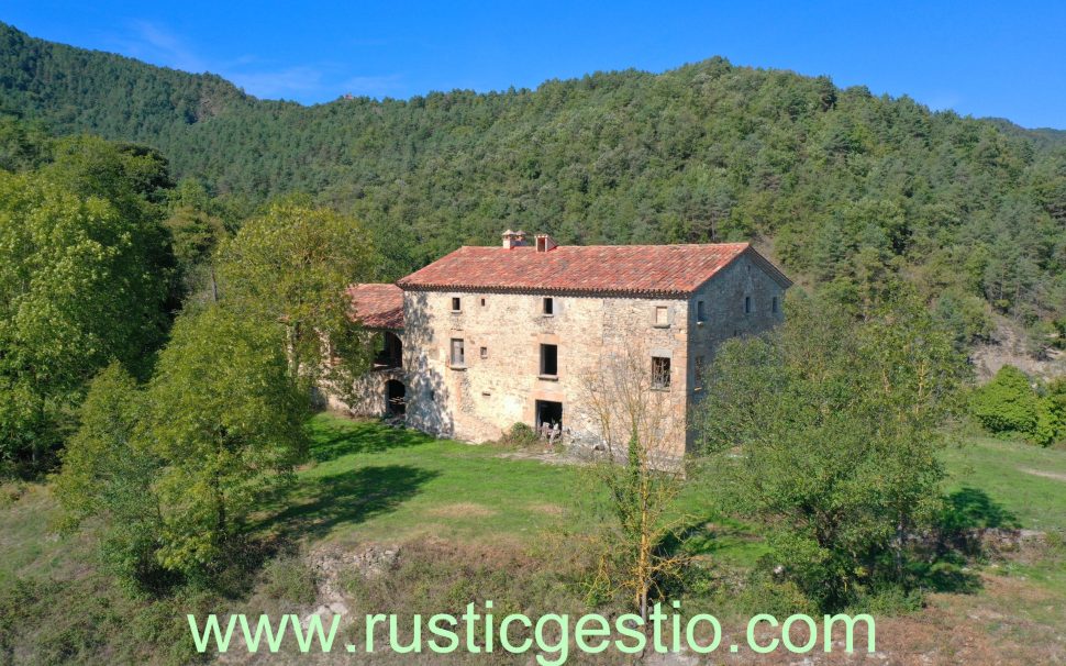 Finca rústica con masía en Alpens (Ripollès/Girona)