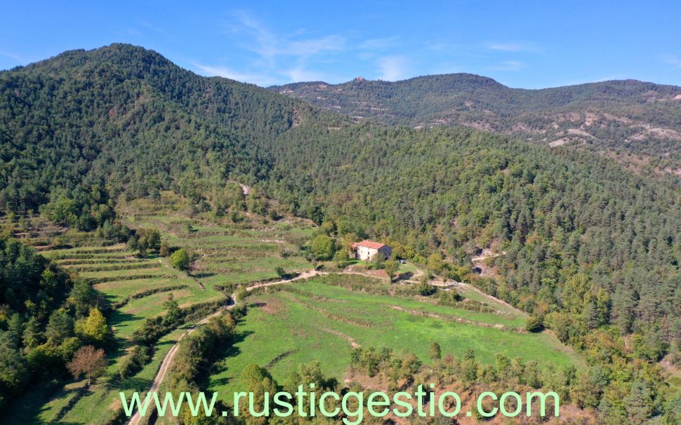 Finca rústica con masía en Alpens (Ripollès/Girona)