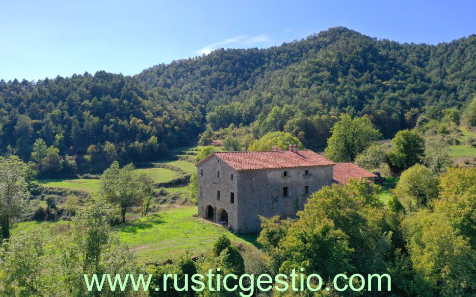 Finca rústica con masía en Alpens (Ripollès/Girona)