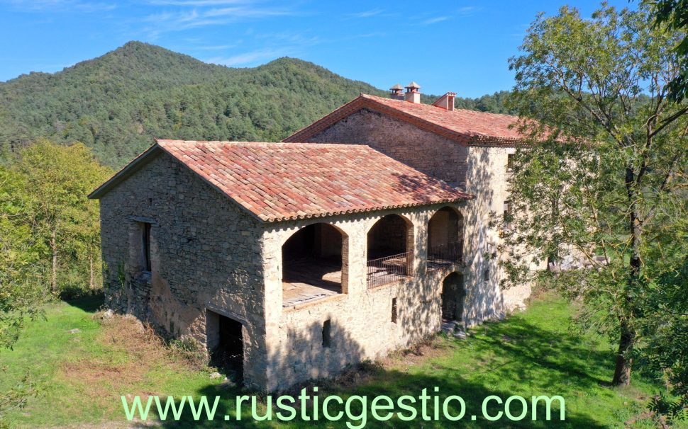 Finca rústica con masía en Alpens (Ripollès/Girona)