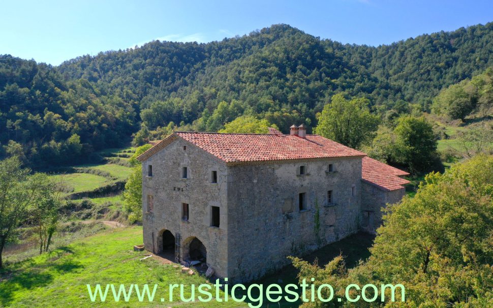 Finca rústica con masía en Alpens (Ripollès/Girona)