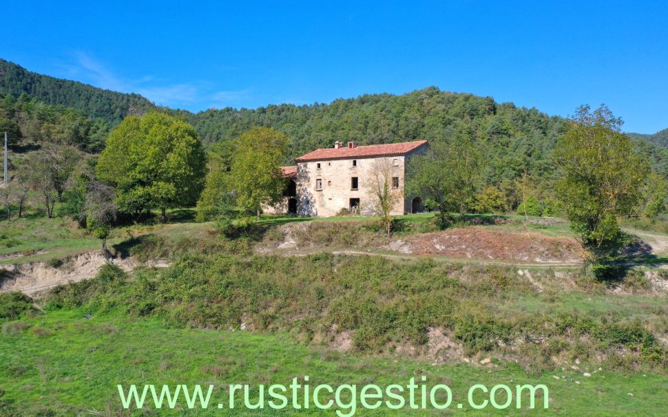 Finca rústica con masía en Alpens (Ripollès/Girona)