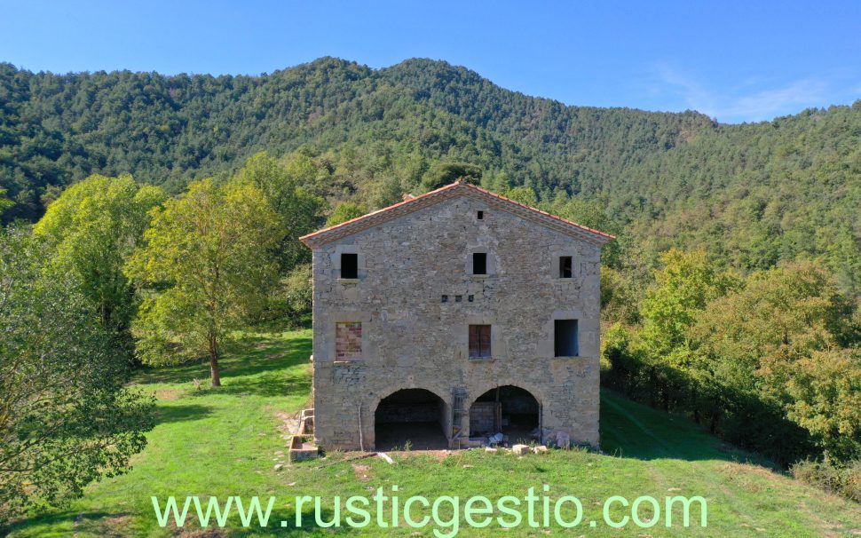 Finca rústica con masía en Alpens (Ripollès/Girona)