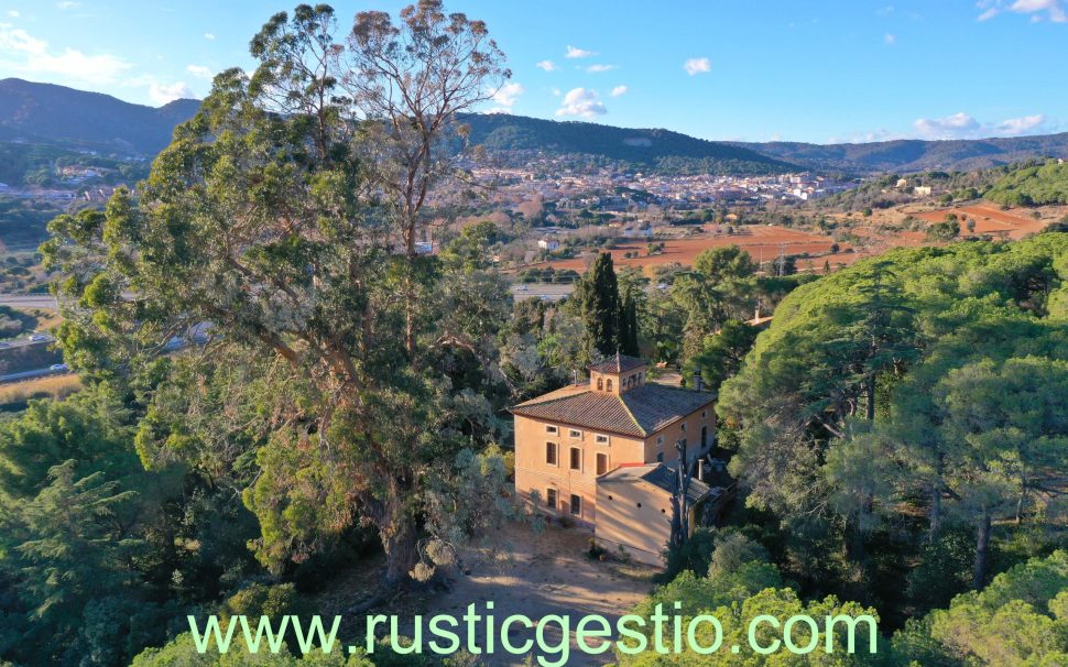 Finca rústica amb 2 masies a Argentona-Mataró (Maresme)