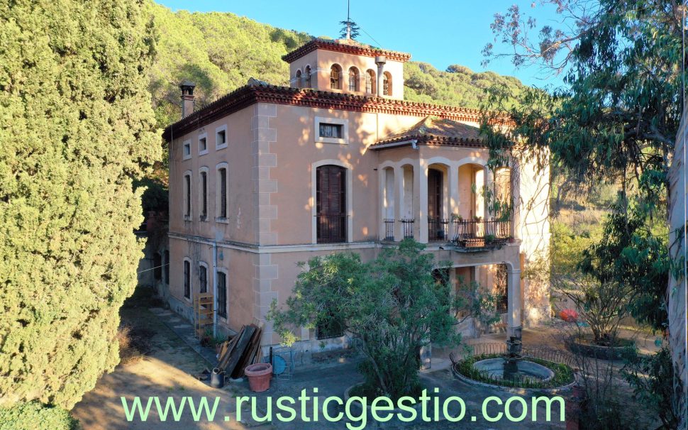 Finca rústica amb 2 masies a Argentona-Mataró (Maresme)