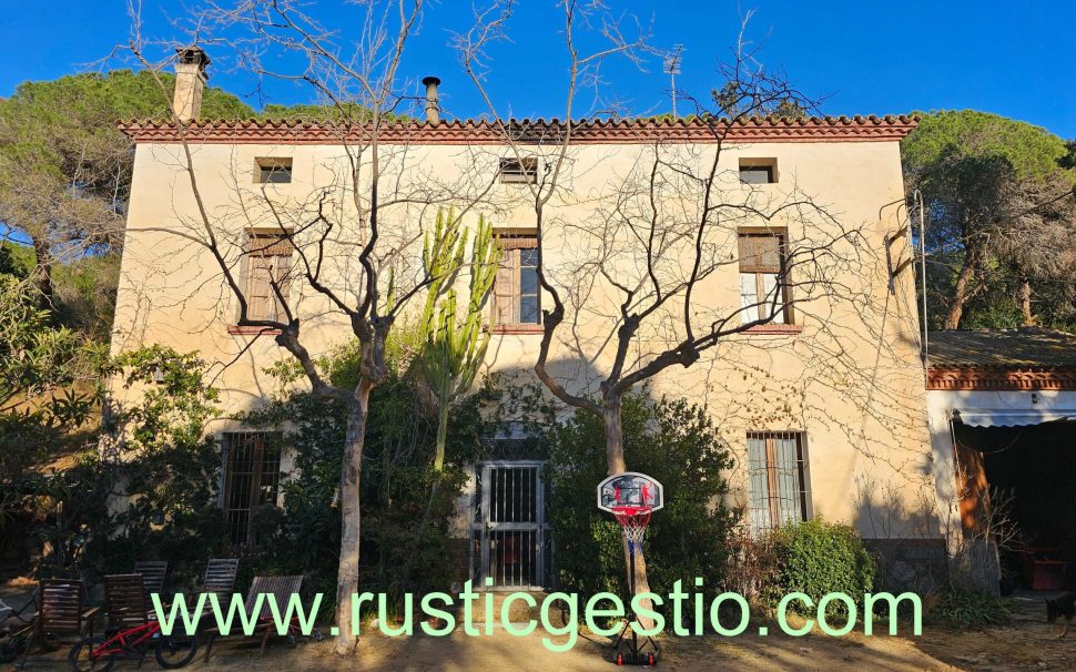 Finca rústica amb 2 masies a Argentona-Mataró (Maresme)