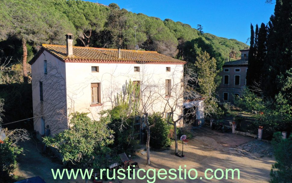 Finca rústica amb 2 masies a Argentona-Mataró (Maresme)