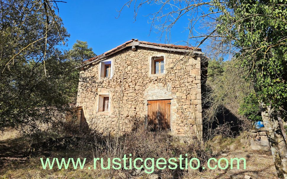 Finca rústica forestal con masía a Ripoll (Ripollès)