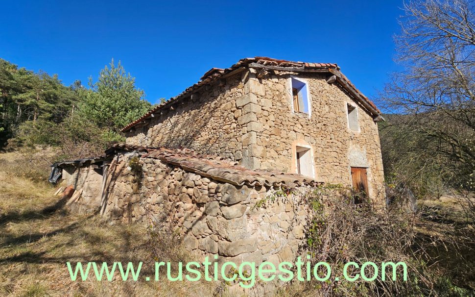 Finca rústica forestal con masía a Ripoll (Ripollès)