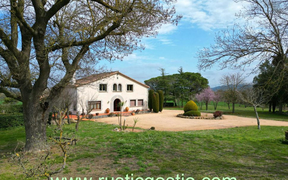 Finca rústica con masía en Vidreres (La Selva)