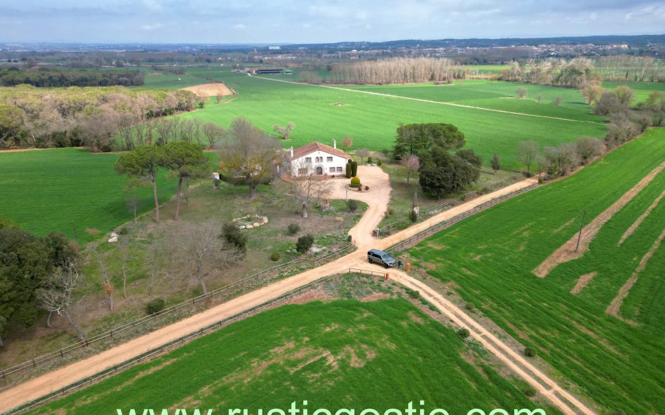 Finca rústica con masía en Vidreres (La Selva)