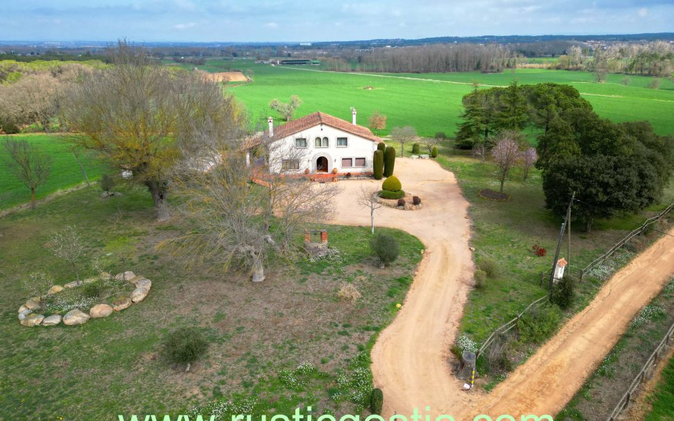 Finca rústica con masía en Vidreres (La Selva)