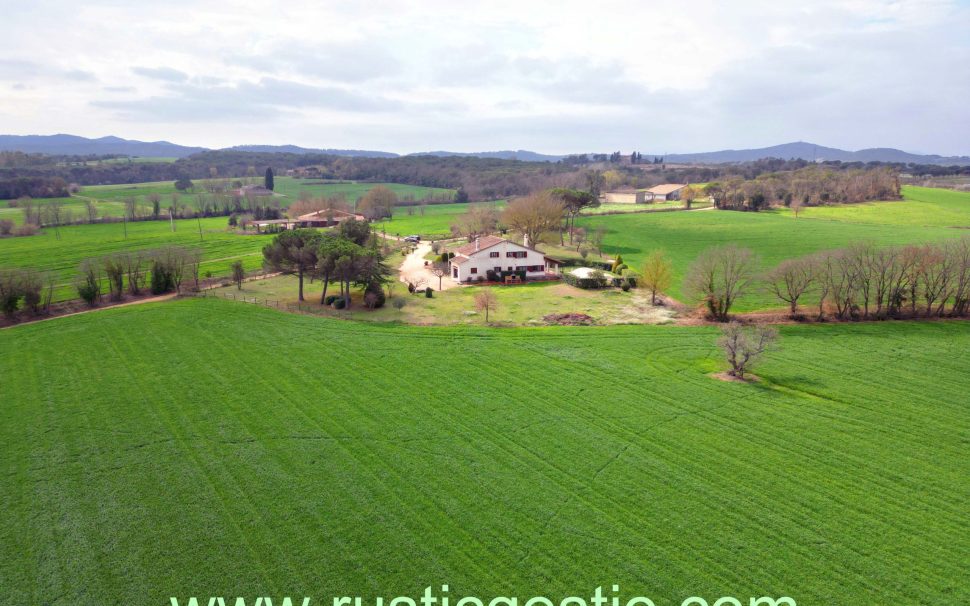 Finca rústica con masía en Vidreres (La Selva)