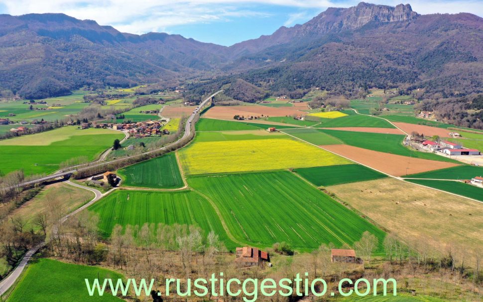 Finca rústica con masía en La Vall d’en Bas (Garrotxa)