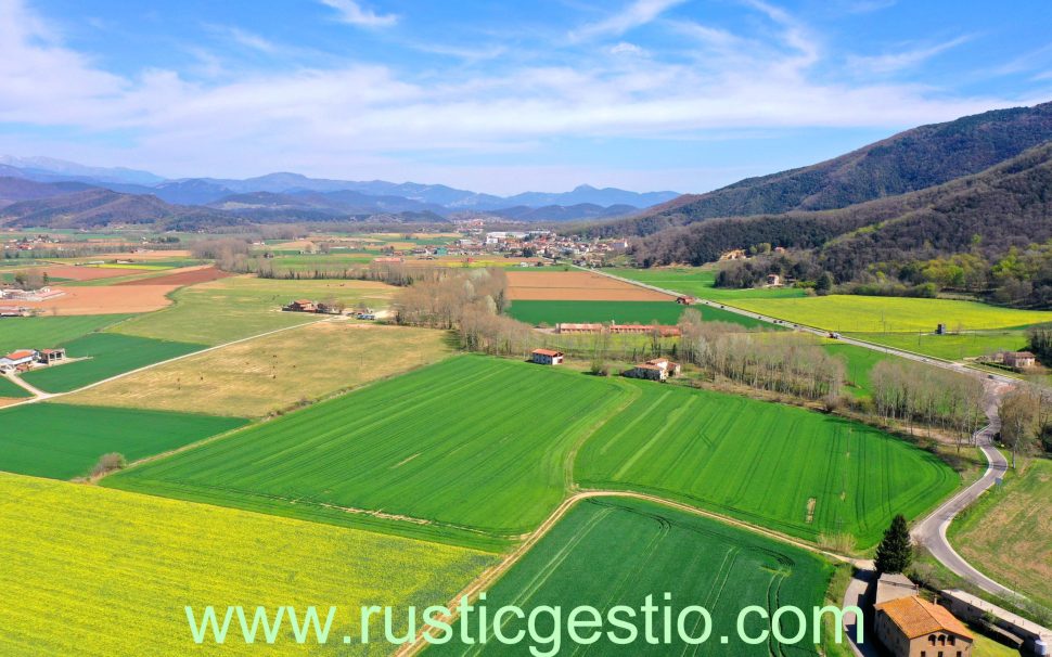 Finca rústica amb masia a La Vall d’en Bas (Garrotxa)