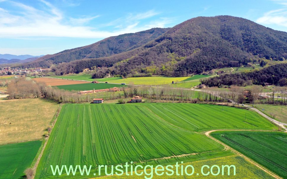 Finca rústica amb masia a La Vall d’en Bas (Garrotxa)