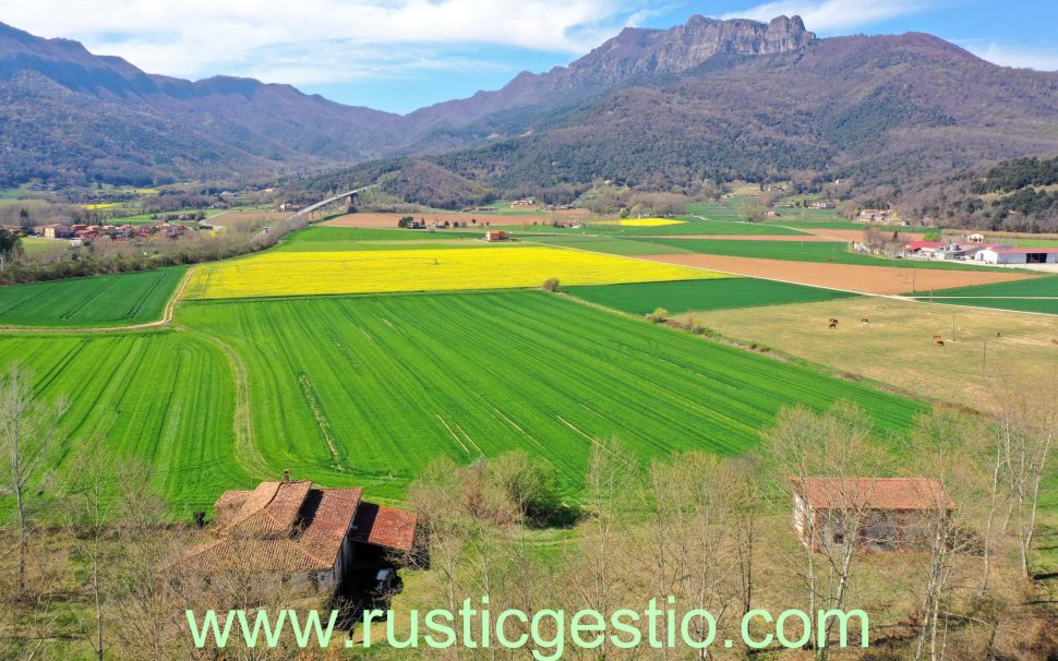 Finca rústica con masía en La Vall d’en Bas (Garrotxa)