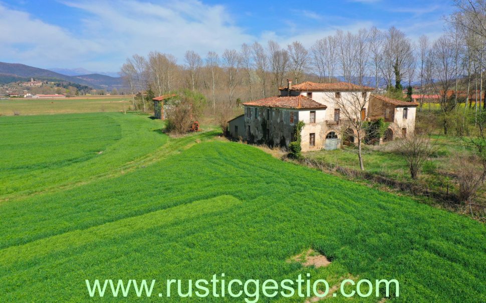 Finca rústica amb masia a La Vall d’en Bas (Garrotxa)