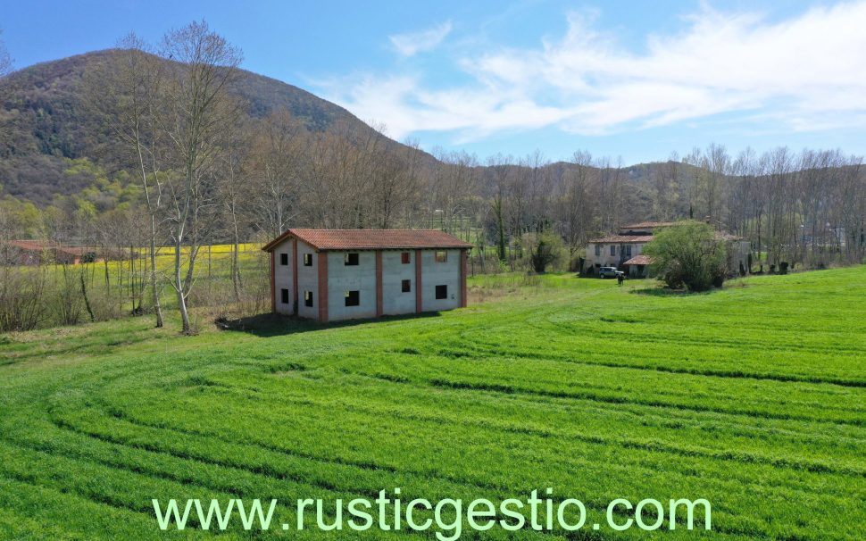 Finca rústica con masía en La Vall d’en Bas (Garrotxa)