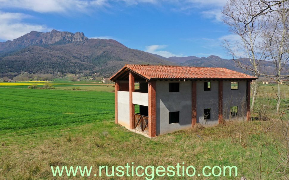 Finca rústica con masía en La Vall d’en Bas (Garrotxa)