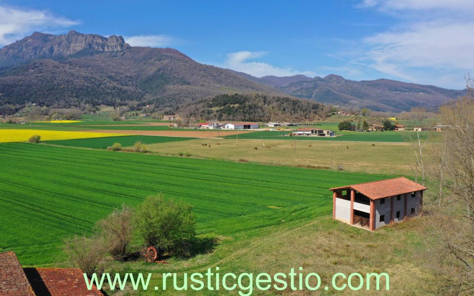 Finca rústica amb masia a La Vall d’en Bas (Garrotxa)