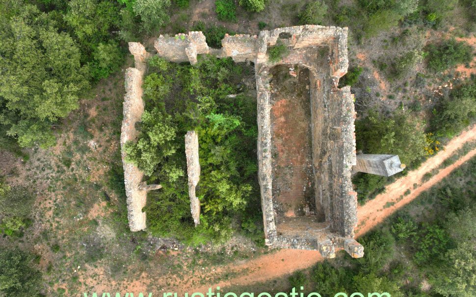 Finca rústica amb ermita i masia a Vilademuls (Pla de l’Estany/Alt Empordà)