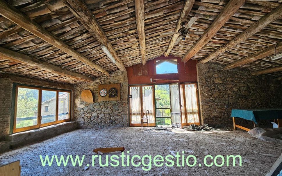 Finca rústica de 134 Has. amb masia a Ripoll (Ripollès)