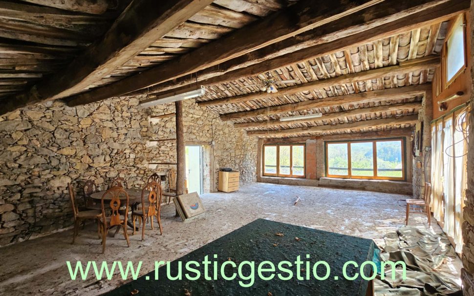 Finca rústica de 134 Has. amb masia a Ripoll (Ripollès)